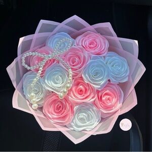 12 eternal ribbon roses
